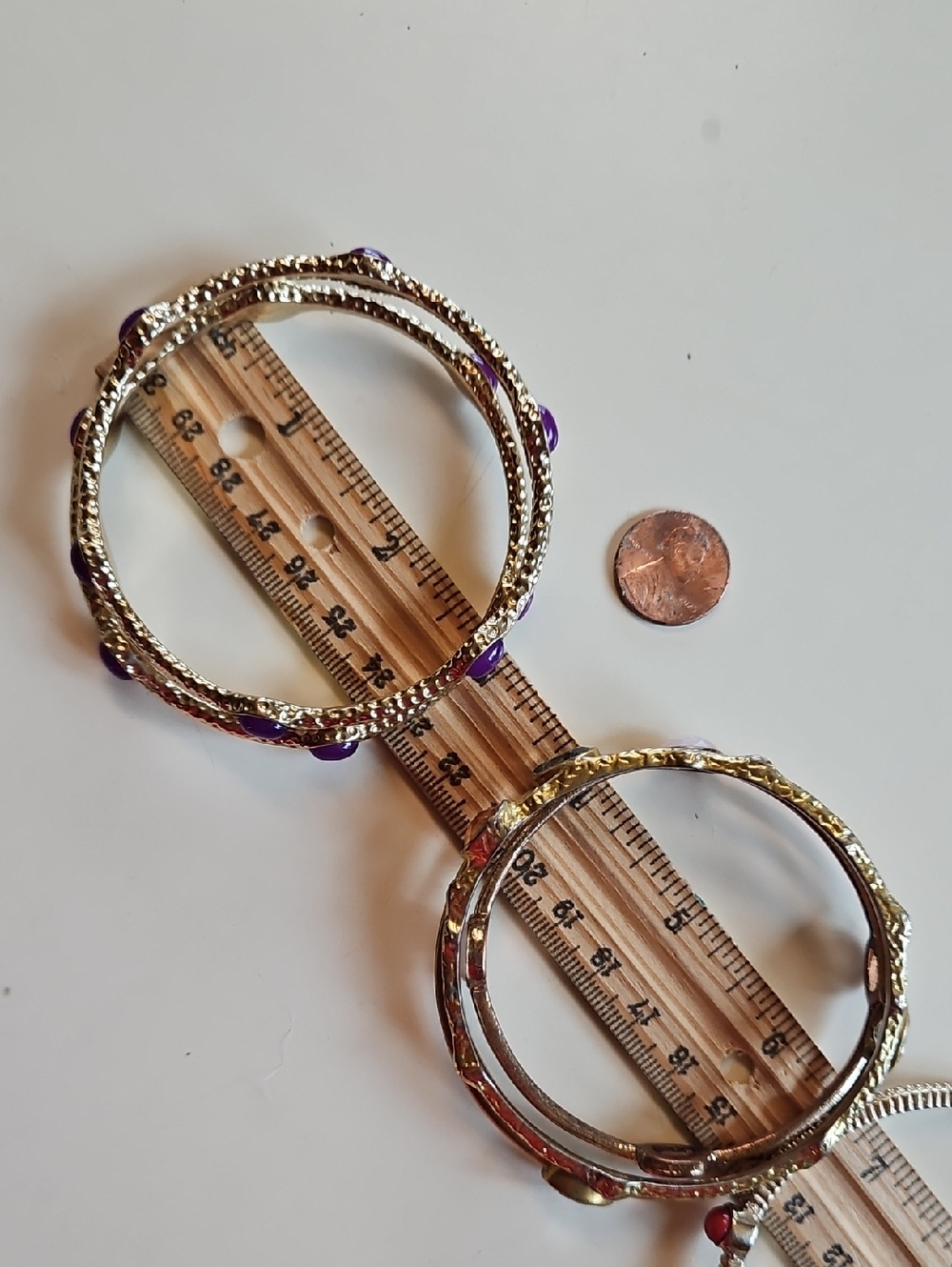 Lot Of 7 Gold Tone Multi-Gem Bangles Purple Pink Gray Red Textured Stack Them! - Picture 3 of 9